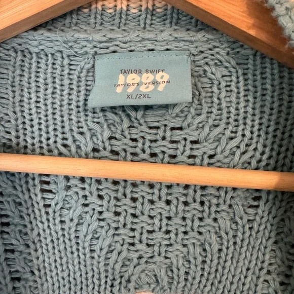 Taylor Swift Light Blue Cable Knit Cardigan - Picture 3 of 11
